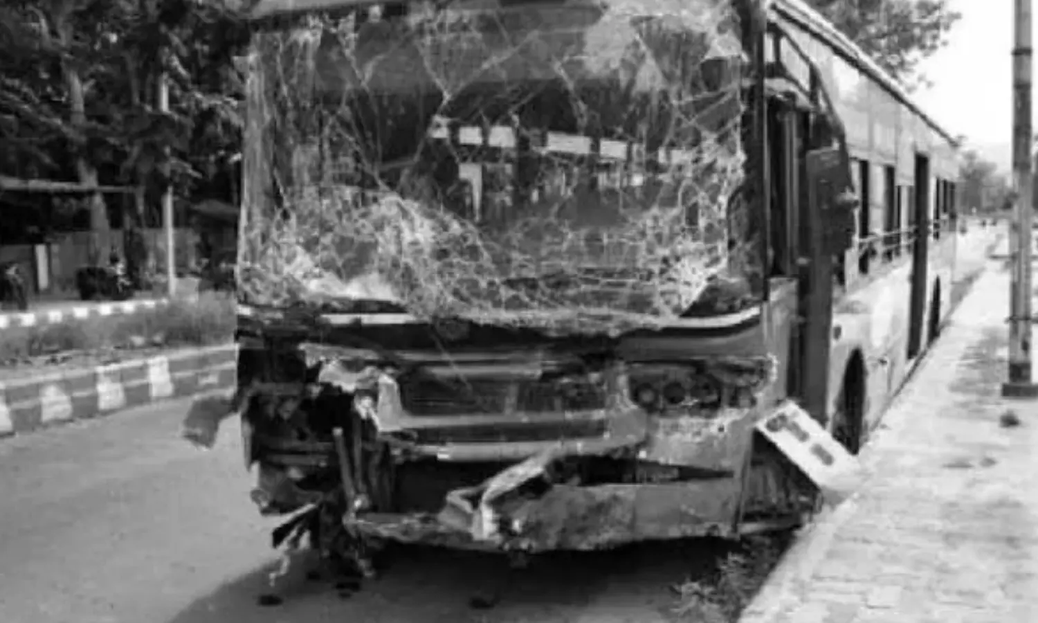 Road Accident : ఏపీలో ఘోర రోడ్డు ప్రమాదం.. ఇద్దరు మృతి Road Accident : ఏపీలో ఘోర రోడ్డు ప్రమాదం.. ఇద్దరు మృతి