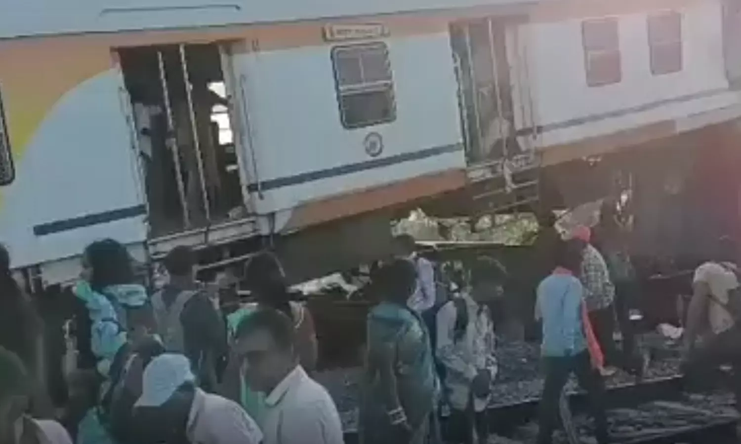 ఘోర రైలు ప్రమాదం... పది మంది మృతి