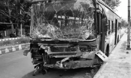 Road Accident : ఏపీలో ఘోర రోడ్డు ప్రమాదం.. ఇద్దరు మృతి
