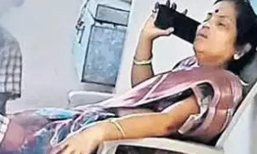 విద్యార్థులతో ఈ  టీచర్ ఏం చేసిందో చూడండి