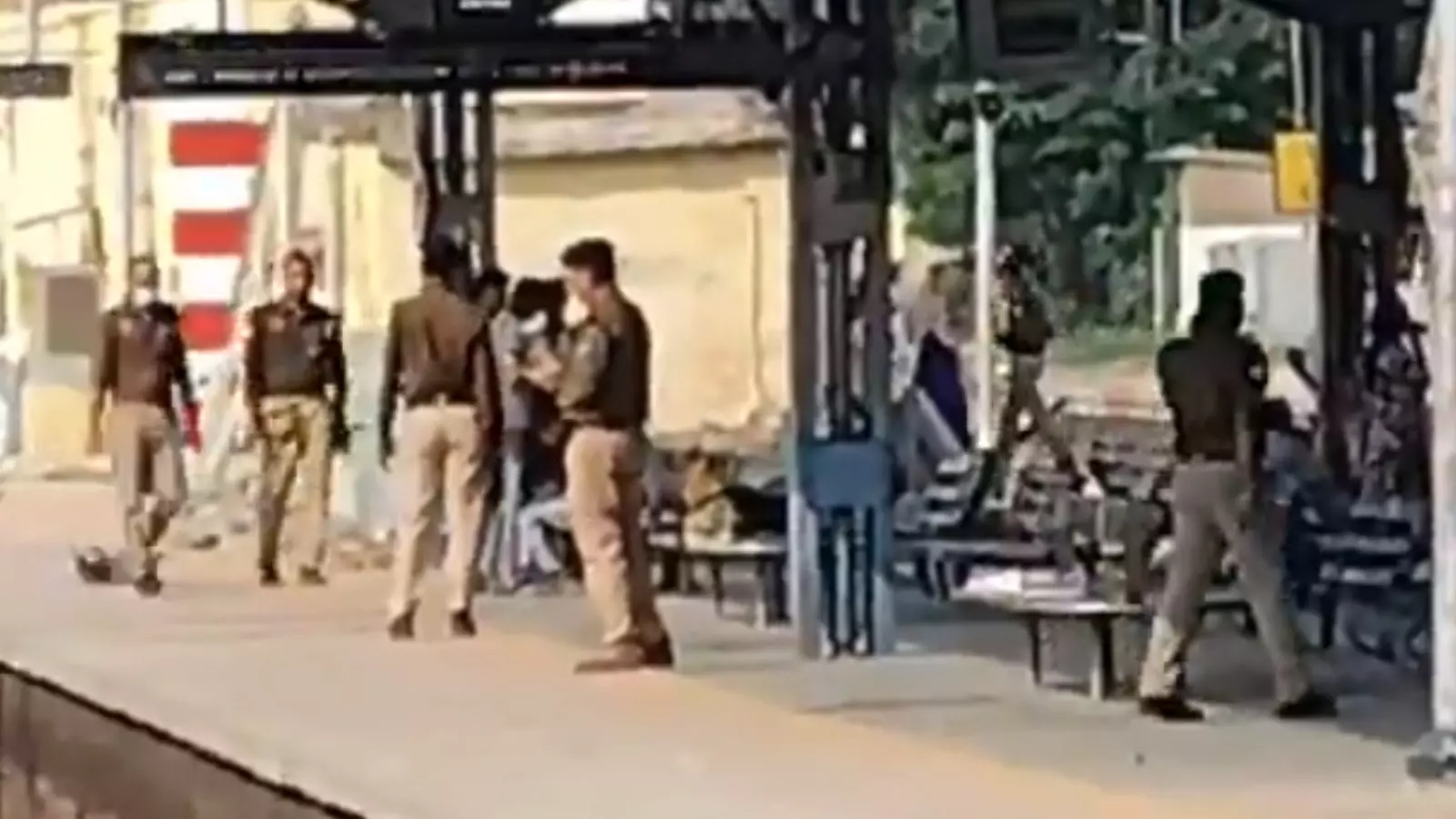 Breaking : ఉత్తర్ ప్రదేశ్ లో ఘోర రైలు ప్రమాదం Breaking : ఉత్తర్ ప్రదేశ్ లో ఘోర రైలు ప్రమాదం