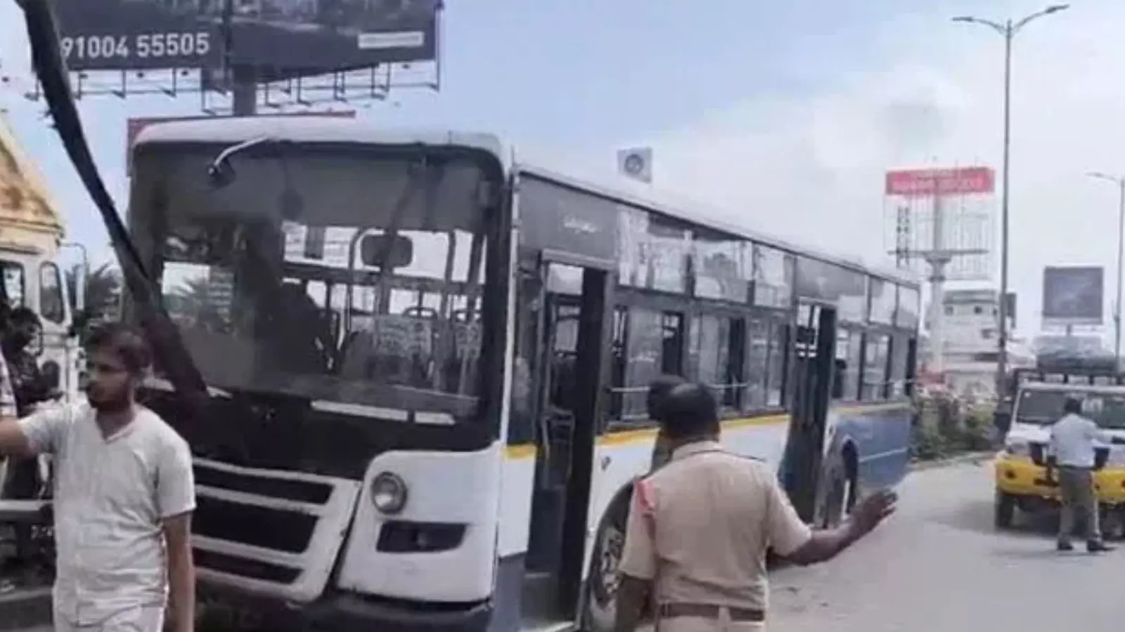 Telangana : మరో ఆర్టీసీ బస్సు కు ప్రమాదం