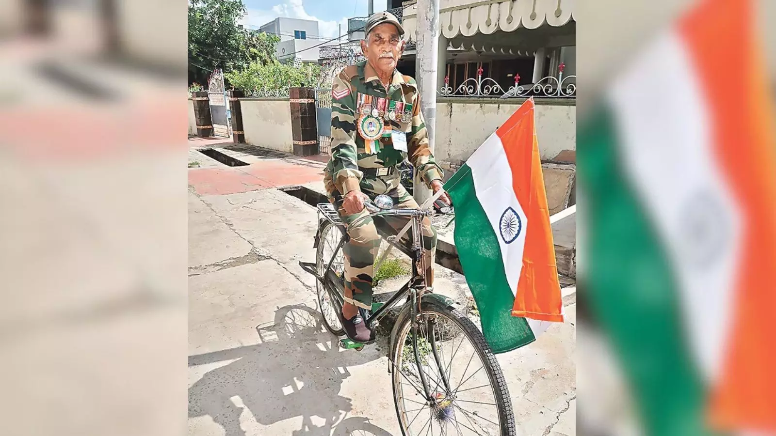 51 ఏళ్లుగా సైకిల్ పై తిరుగుతూ 51 ఏళ్లుగా సైకిల్ పై తిరుగుతూ