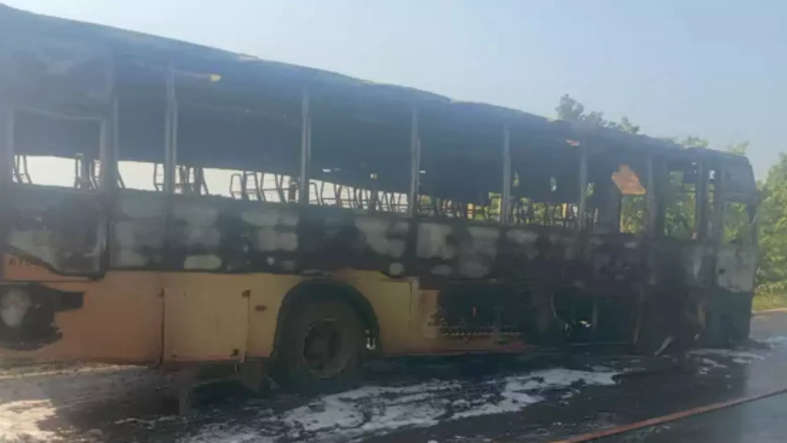 Andhra Pradesh : ఏపీలో మంటల్లో బస్సు Andhra Pradesh : ఏపీలో మంటల్లో బస్సు