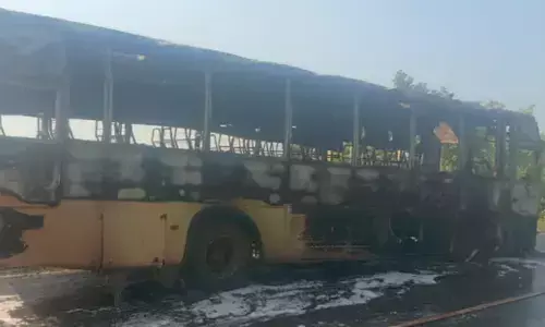 Andhra Pradesh : ఏపీలో మంటల్లో బస్సు