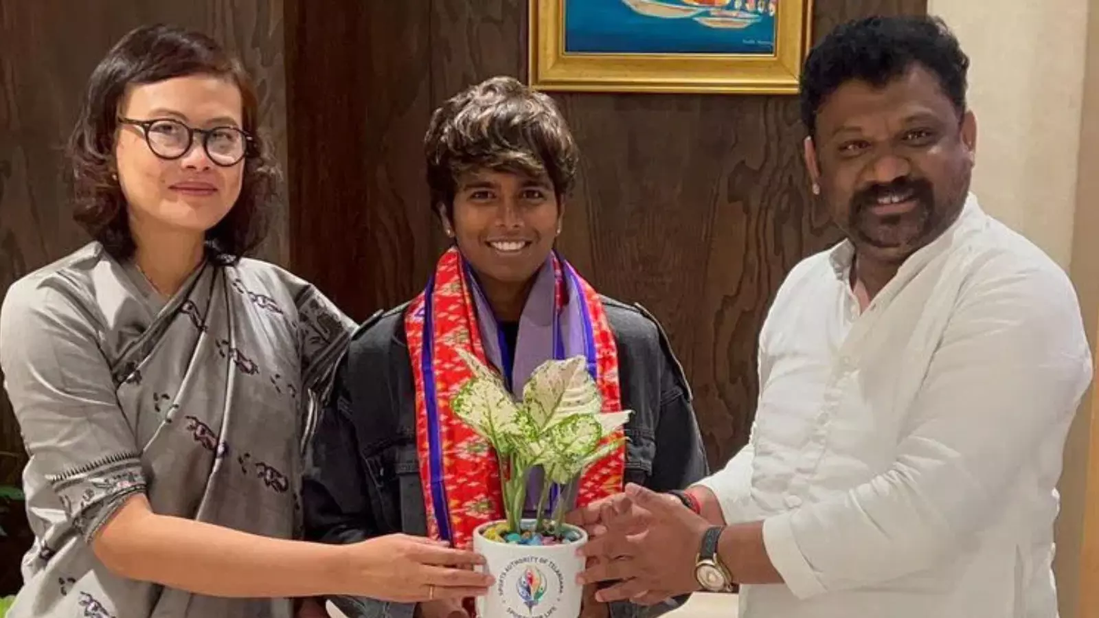 అరుంధతిరెడ్డికి ఘన స్వాగతం అరుంధతిరెడ్డికి ఘన స్వాగతం