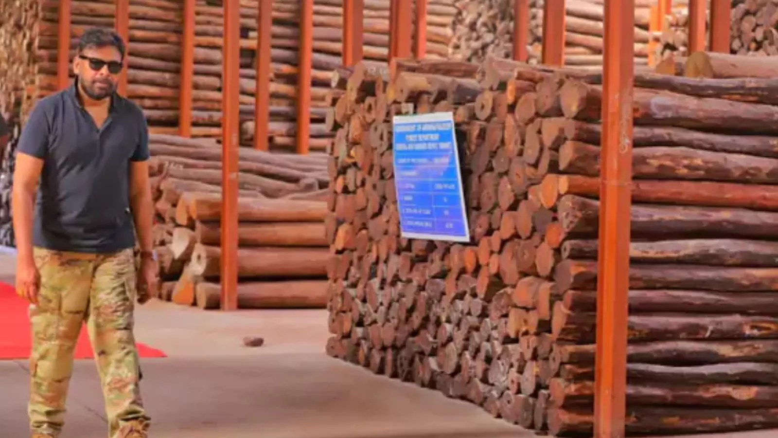 Pawan Kalyan : స్మగ్లర్లకు పవన్ కల్యాణ్ వార్నింగ్ Pawan Kalyan : స్మగ్లర్లకు పవన్ కల్యాణ్ వార్నింగ్