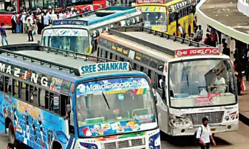 Karnataka : కర్నూలు బస్సు ప్రమాదంతో అలెర్ట్.. కర్ణాటక 604 బస్సులు సీజ్