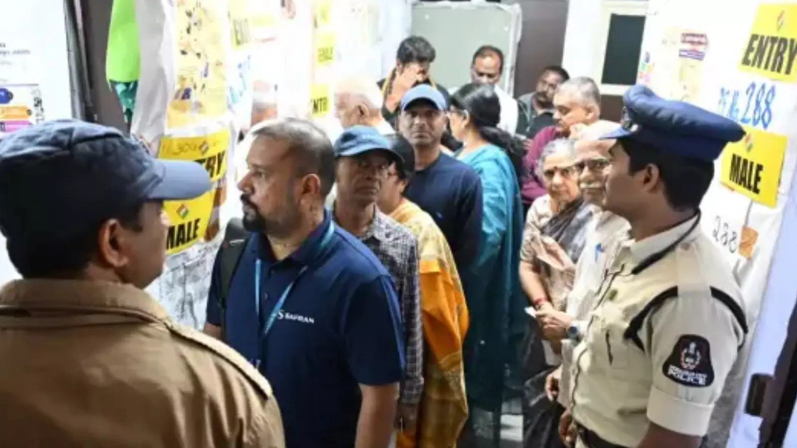 ప్రశాంతంగా జూబ్లీహిల్స్ ఉప ఎన్నిక పోలింగ్ ప్రశాంతంగా జూబ్లీహిల్స్ ఉప ఎన్నిక పోలింగ్