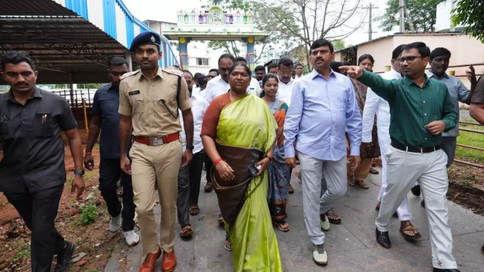 four telangana ministers are leaving for medaram today