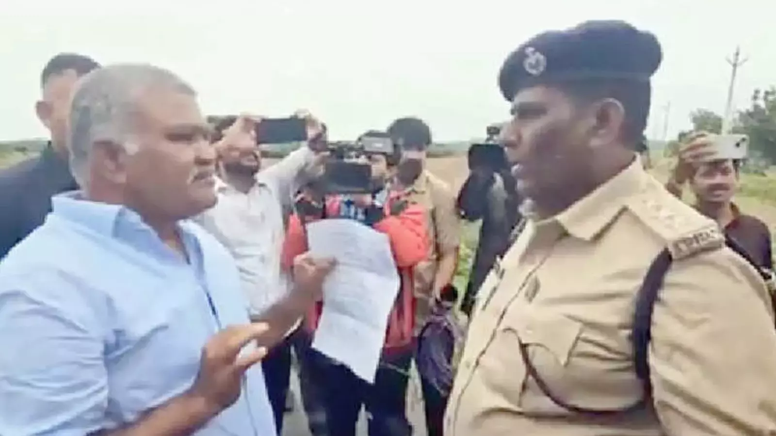 తాడిపత్రిలో మరోసారి ఉద్రిక్తత తాడిపత్రిలో మరోసారి ఉద్రిక్తత