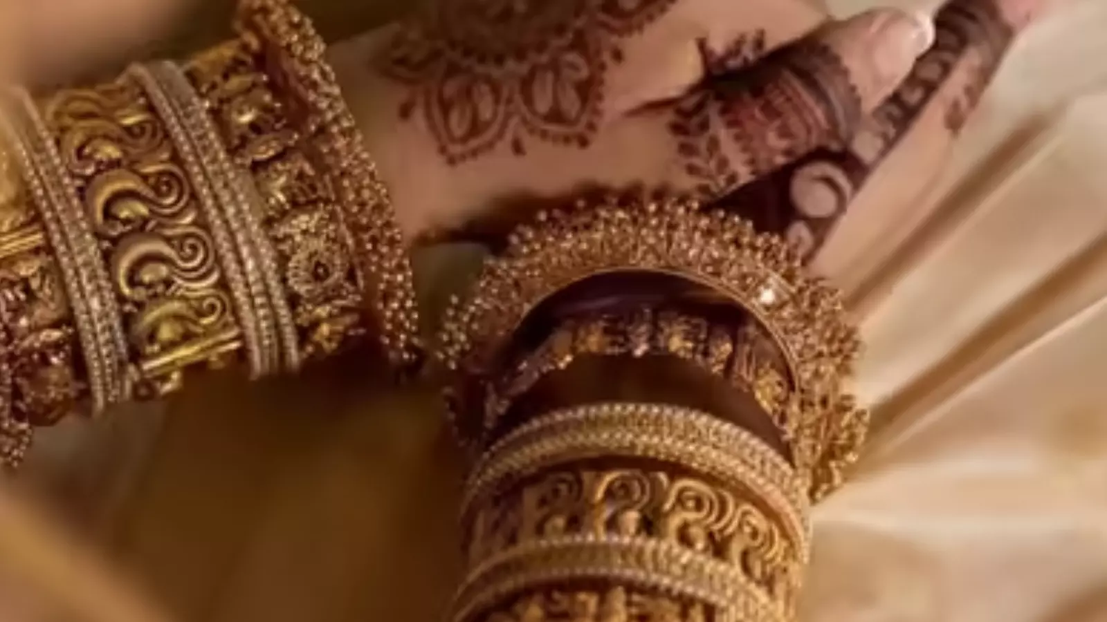 Gold Rate Today : బంగారం కొనుగోలు చేసే వారికి షాకింగ్ న్యూస్ Gold Rate Today : బంగారం కొనుగోలు చేసే వారికి షాకింగ్ న్యూస్