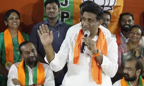 కౌంటింగ్ కేంద్రం నుంచి వెళ్లిపోయిన దీపక్ రెడ్డి