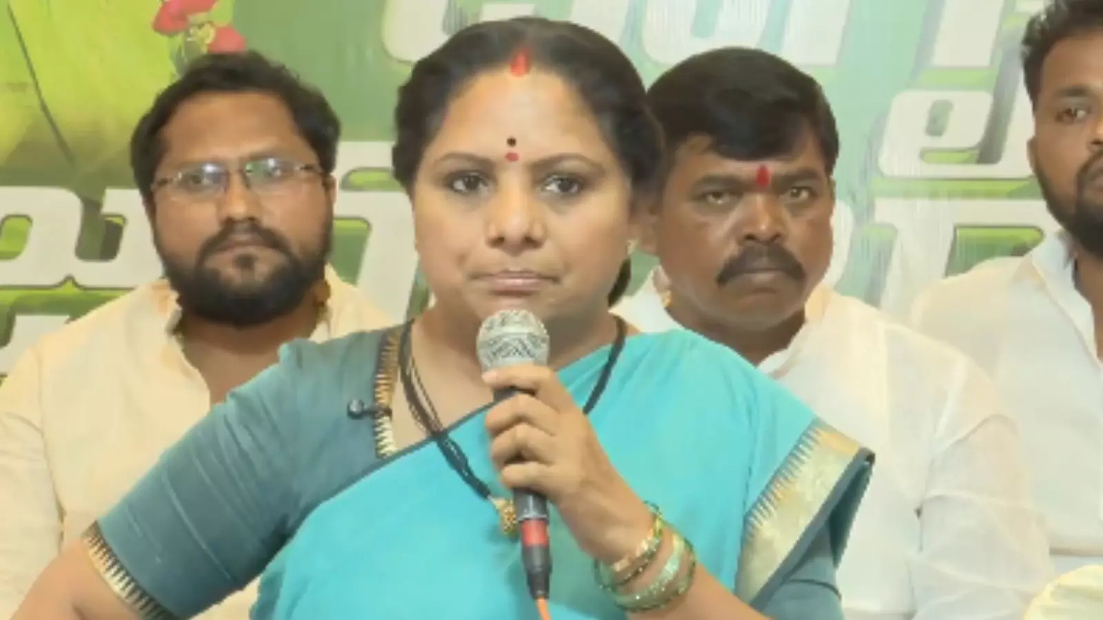 Kalvakuntla Kavitha : మాజీ మంత్రి మల్లారెడ్డిపై విరుచుకుపడిన కవిత Kalvakuntla Kavitha : మాజీ మంత్రి మల్లారెడ్డిపై విరుచుకుపడిన కవిత