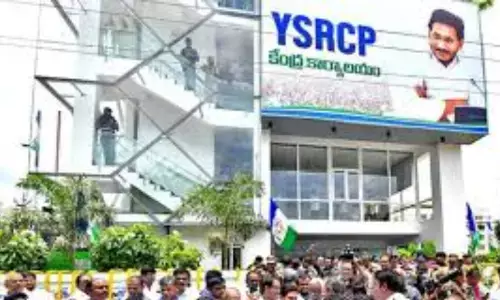 హిందూపూరం వైసీపీ కార్యాలయంపై దాడి