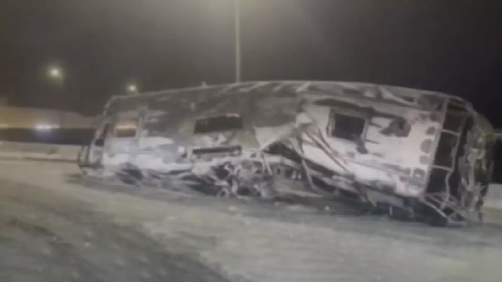 ఘోర రోడ్డు ప్రమాదం... 42 మంది సజీవ దహనం ఘోర రోడ్డు ప్రమాదం... 42 మంది సజీవ దహనం