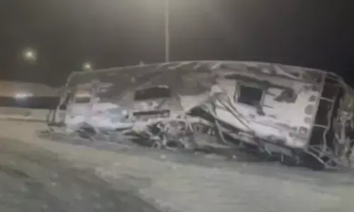 ఘోర రోడ్డు ప్రమాదం... 42 మంది సజీవ దహనం