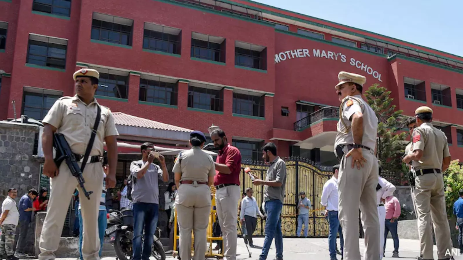 bomb threats have once again caused a stir in delhi bomb threats have once again caused a stir in delhi