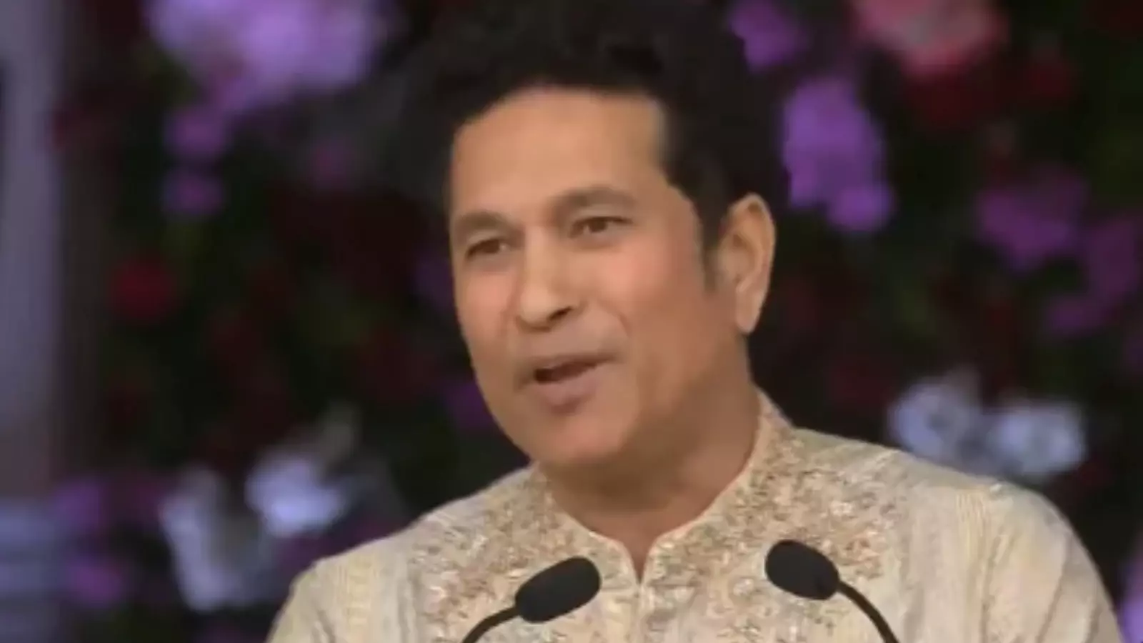 Sachin Tendulkar : భావోద్వేగానికి గురైన సచిన టెండూల్కర్ Sachin Tendulkar : భావోద్వేగానికి గురైన సచిన టెండూల్కర్