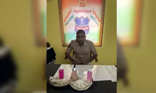 గోడ దూకి పారిపోయిన ఎస్ఐ