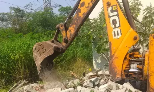 HYDRAA officials demolishing illegal construction on park land in Karmanghat