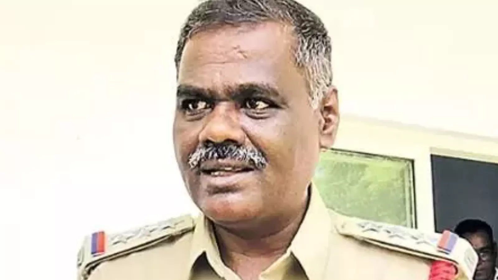 Andhra pradesh : చంద్రబాబుపై పరువు కేసు.. సీఐకి ఊస్టింగ్ Andhra pradesh : చంద్రబాబుపై పరువు కేసు.. సీఐకి ఊస్టింగ్