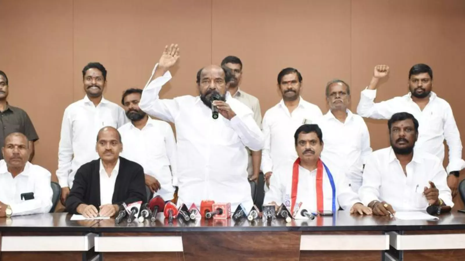 Telangana : నేడు బీసీ సంఘాల సమావేశం Telangana : నేడు బీసీ సంఘాల సమావేశం