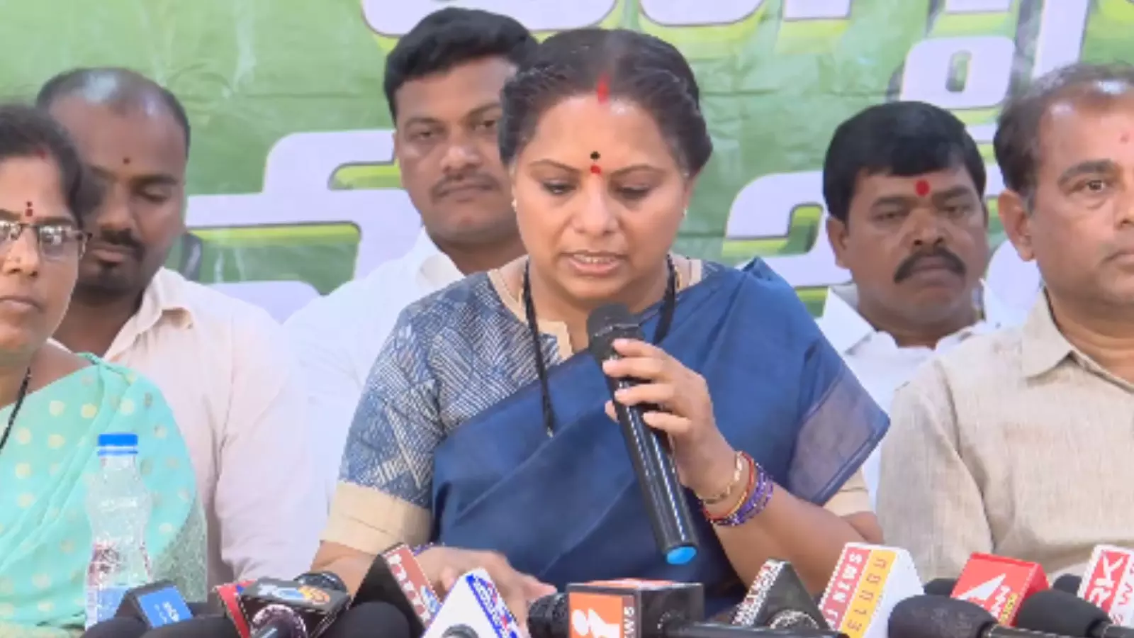 Kalvakuntla Kavitha : పుచ్చెలేచిపోద్ది.. బీఆర్ఎస్ నేతకు కవిత మాస్ వార్నింగ్ Kalvakuntla Kavitha : పుచ్చెలేచిపోద్ది.. బీఆర్ఎస్ నేతకు కవిత మాస్ వార్నింగ్