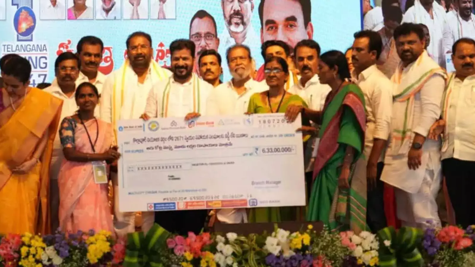 Telangana : నేడు తెలంగాణవ్యాప్తంగా వడ్డీలేని రుణాల పంపిణీ Telangana : నేడు తెలంగాణవ్యాప్తంగా వడ్డీలేని రుణాల పంపిణీ