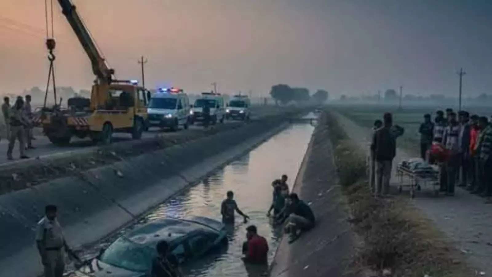 ఘోర రోడ్డు ప్రమాదం... ఐదుగురి మృతి ఘోర రోడ్డు ప్రమాదం... ఐదుగురి మృతి