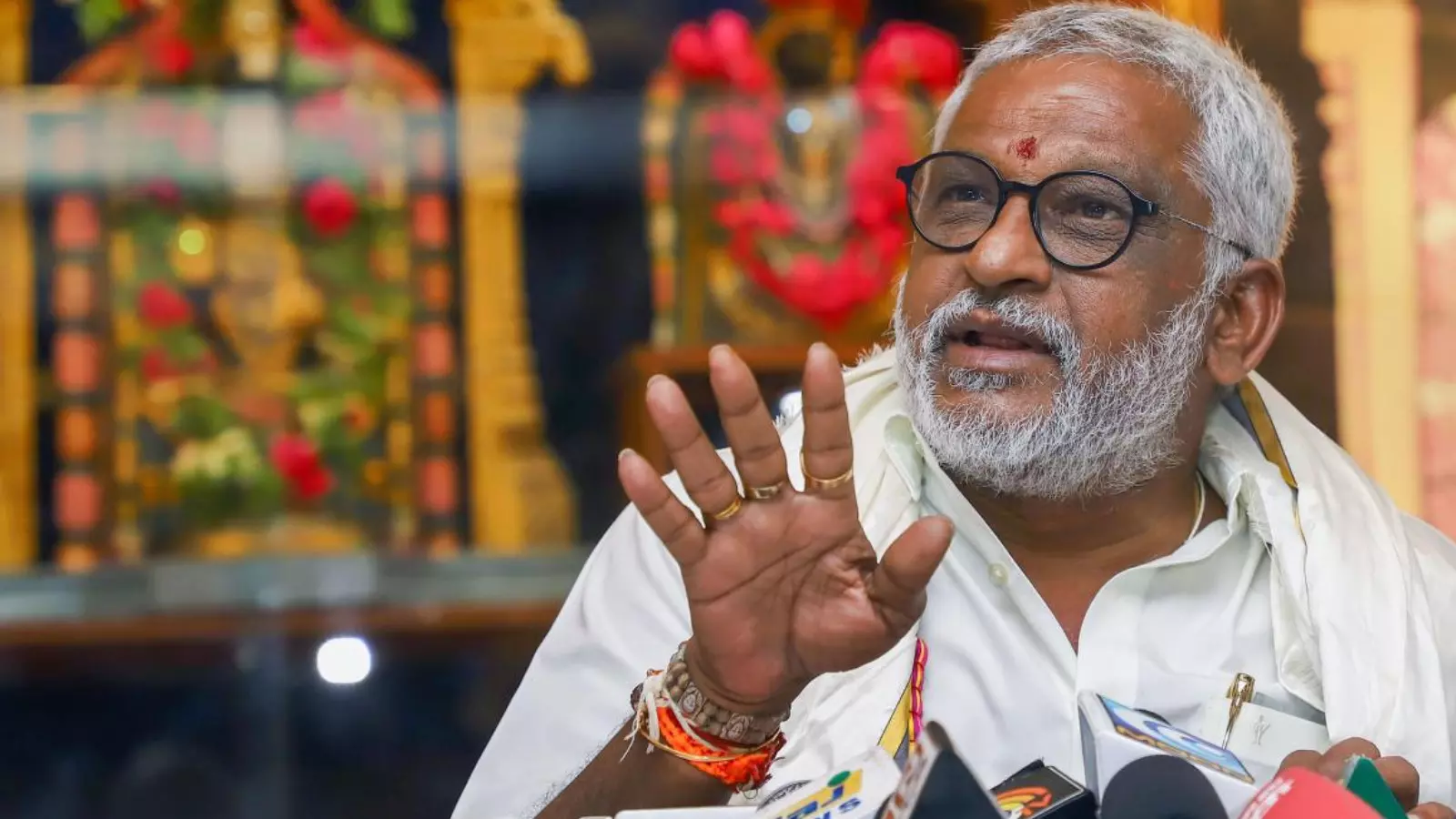 లడ్డూలో కల్తీ నెయ్యిపై వైవీ సుబ్బారెడ్డి ఏమన్నారంటే? లడ్డూలో కల్తీ నెయ్యిపై వైవీ సుబ్బారెడ్డి ఏమన్నారంటే?