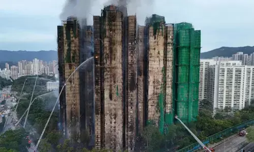 హాంకాంగ్ లో తీవ్ర విషాదం..  మృతుల సంఖ్య పెరిగే అవకాశం