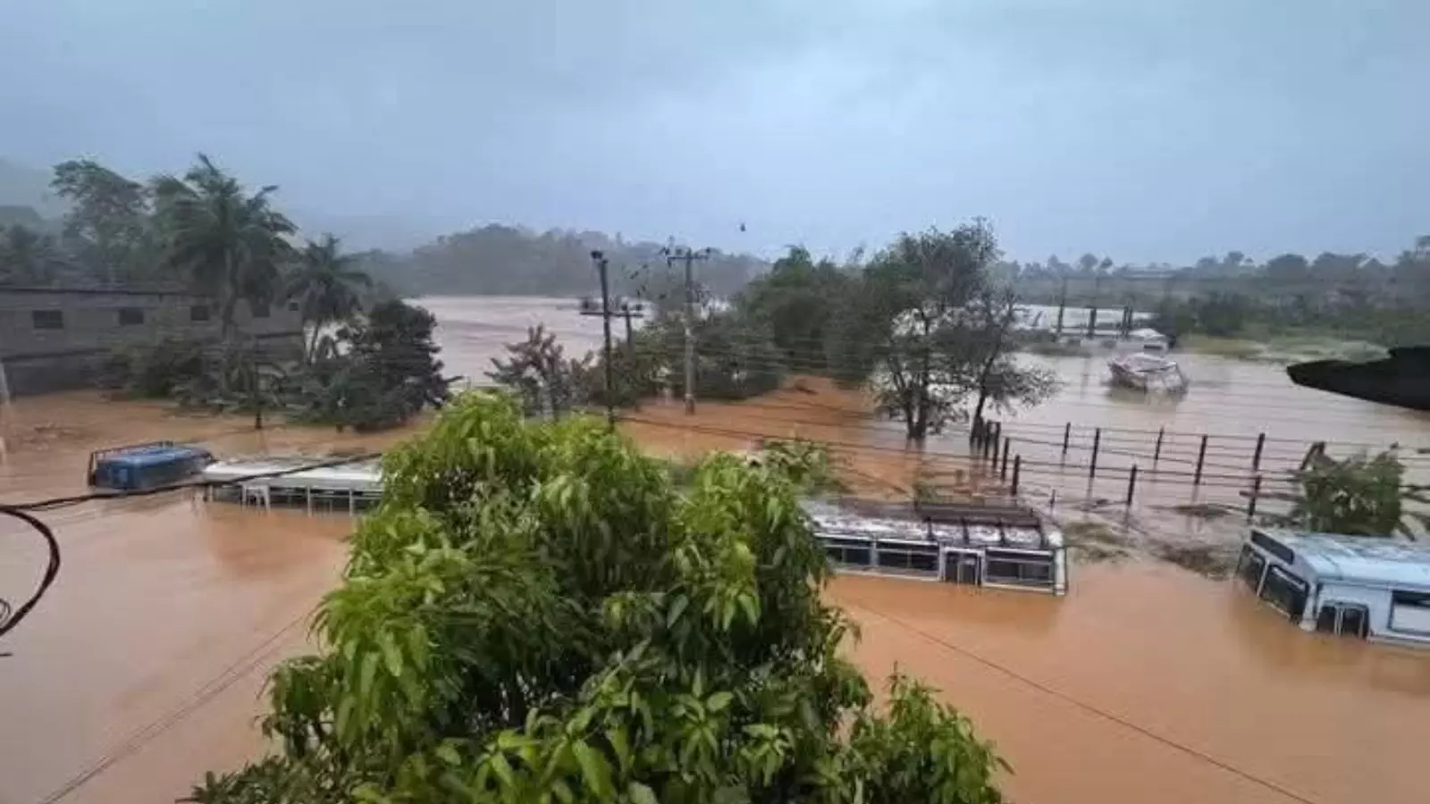 heavy rains are falling in sri lanka. floods have disrupted life