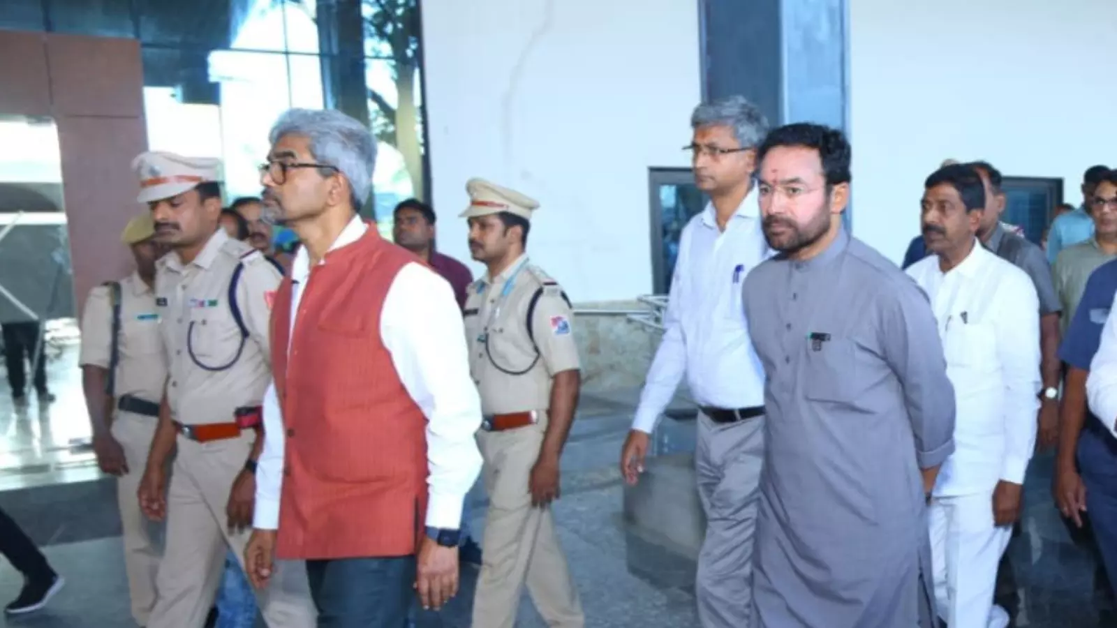 వందేభారత్ రైలులో కేంద్రమంత్రి కిషన్రెడ్డి వందేభారత్ రైలులో కేంద్రమంత్రి కిషన్రెడ్డి