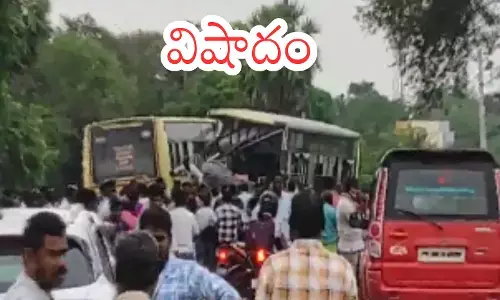Big Breaking : ఘోర రోడ్డు ప్రమాదం ...11 మంది మృతి