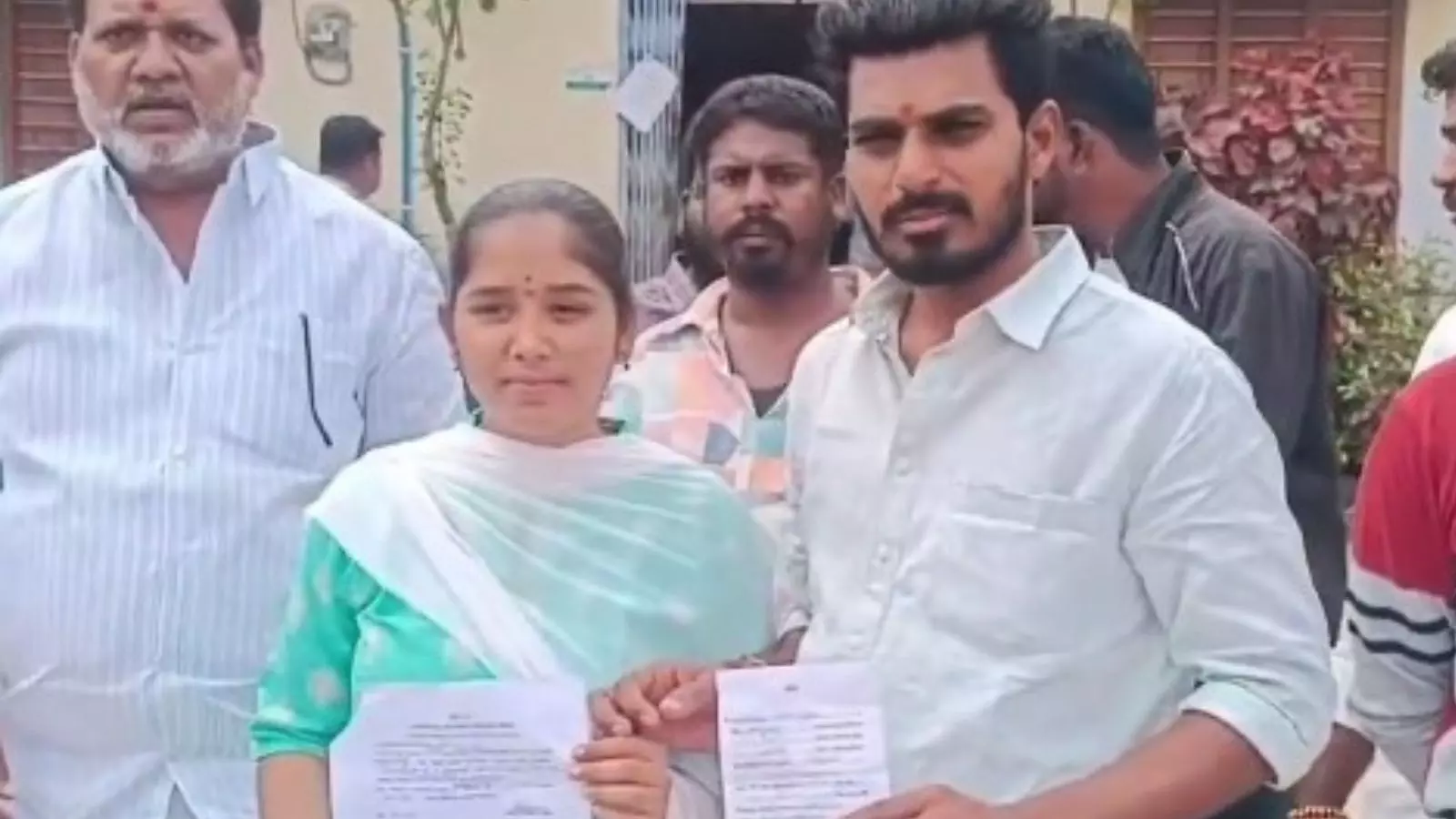 ప్రియురాలితో సర్పంచ్ పదవికి నామినేషన్ ప్రియురాలితో సర్పంచ్ పదవికి నామినేషన్