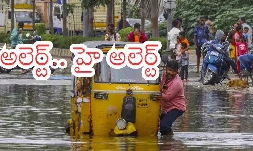 Ditva Cyclone : దిత్వా తుపాను ఎఫెక్ట్.. ఏపీలో రెండు జిల్లాలకు ఫ్లాష్ ఫ్లడ్స్ అలెర్ట్