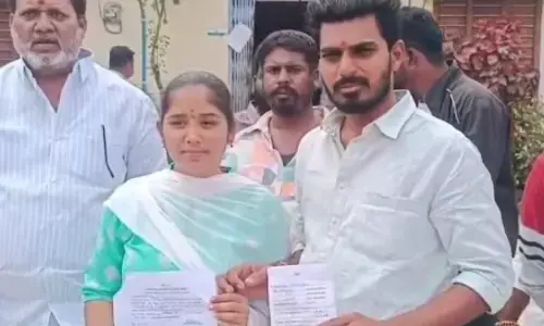 ప్రియురాలితో సర్పంచ్‌ పదవికి నామినేషన్‌