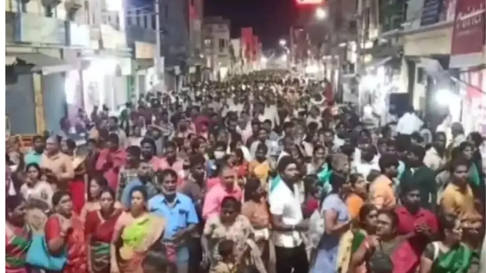 అరుణాచలానికి లక్షలాది మంది భక్తులు అరుణాచలానికి లక్షలాది మంది భక్తులు