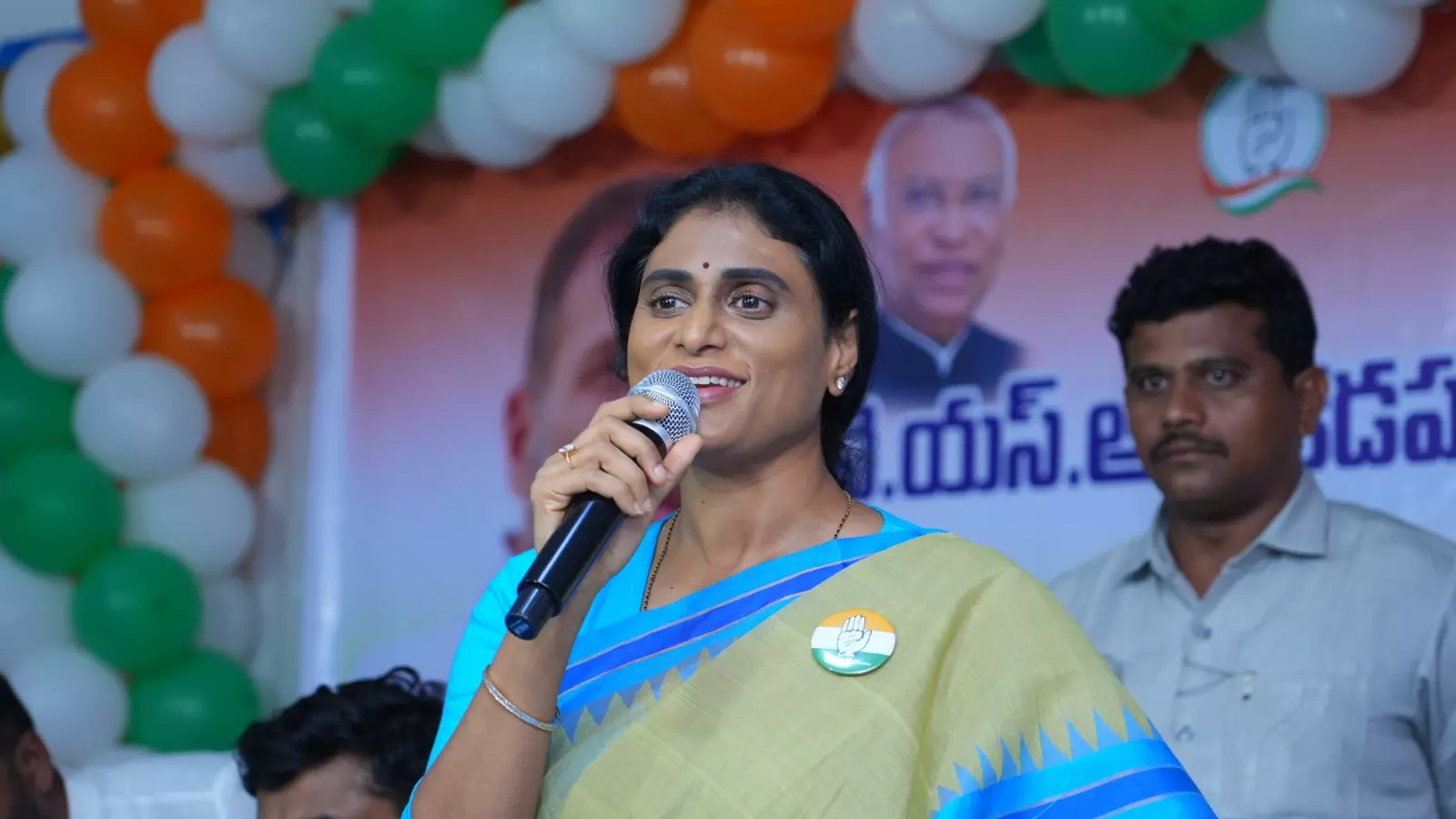 Ys Sharmila : పవన్ పై వైఎస్ షర్మిల సెటైర్లు విన్నారంటే? Ys Sharmila : పవన్ పై వైఎస్ షర్మిల సెటైర్లు విన్నారంటే?