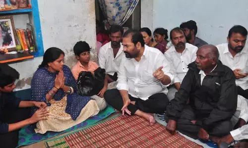 Kotam redddy : పెంచలయ్య కుటుంబానికి పది లక్షల ఆర్థిక సాయం