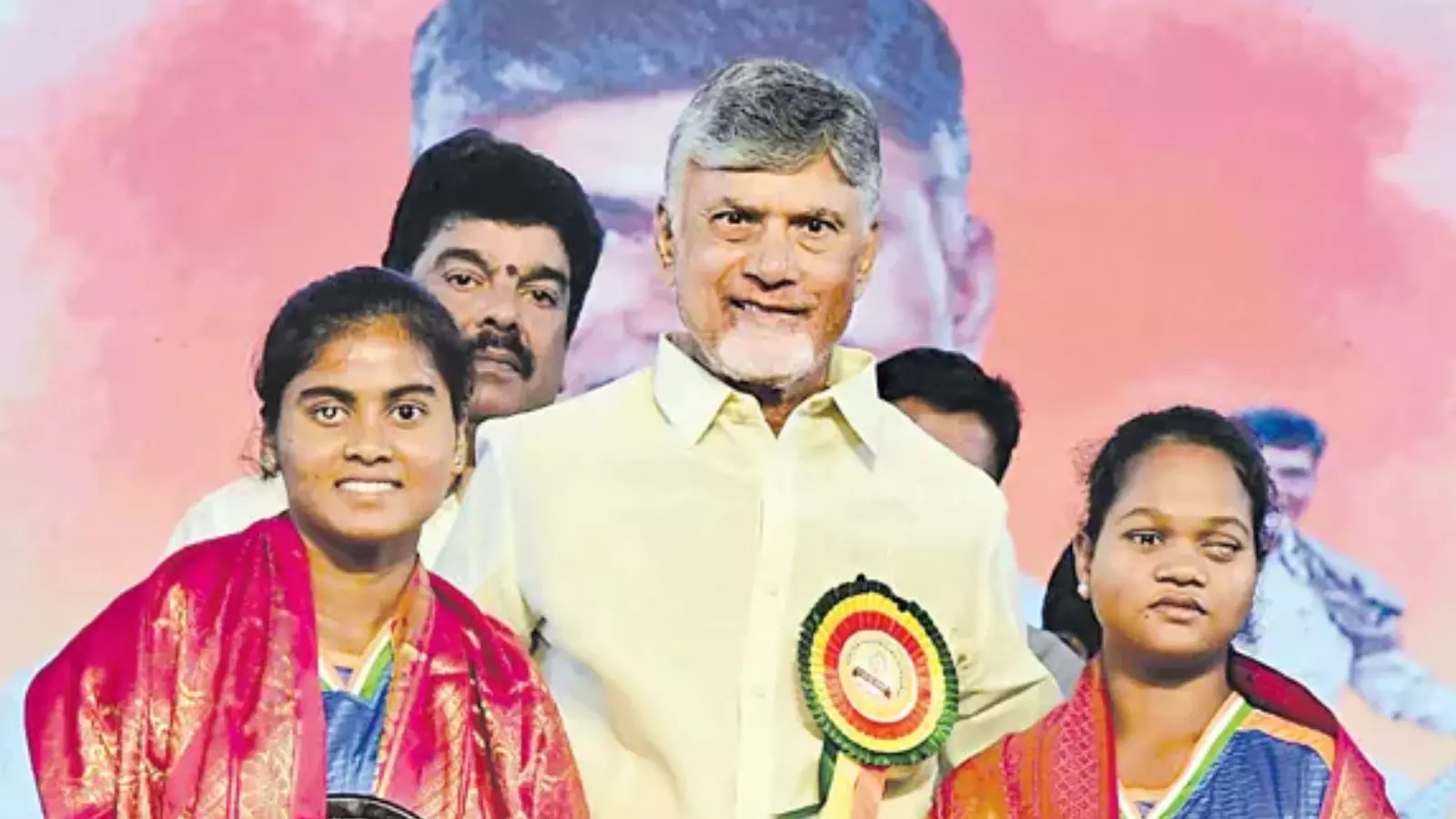 Chandrababu : దివ్యాంగులకు చేయూతనిచ్చిన చంద్రబాబు Chandrababu : దివ్యాంగులకు చేయూతనిచ్చిన చంద్రబాబు