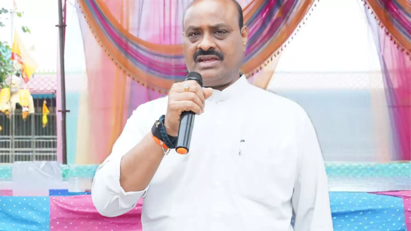 అబద్ధాలకు జగన్ బ్రాండ్ అంబాసిడర్ : జగన్ అబద్ధాలకు జగన్ బ్రాండ్ అంబాసిడర్ : జగన్