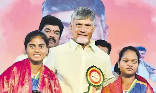 Chandrababu : దివ్యాంగులకు చేయూతనిచ్చిన చంద్రబాబు