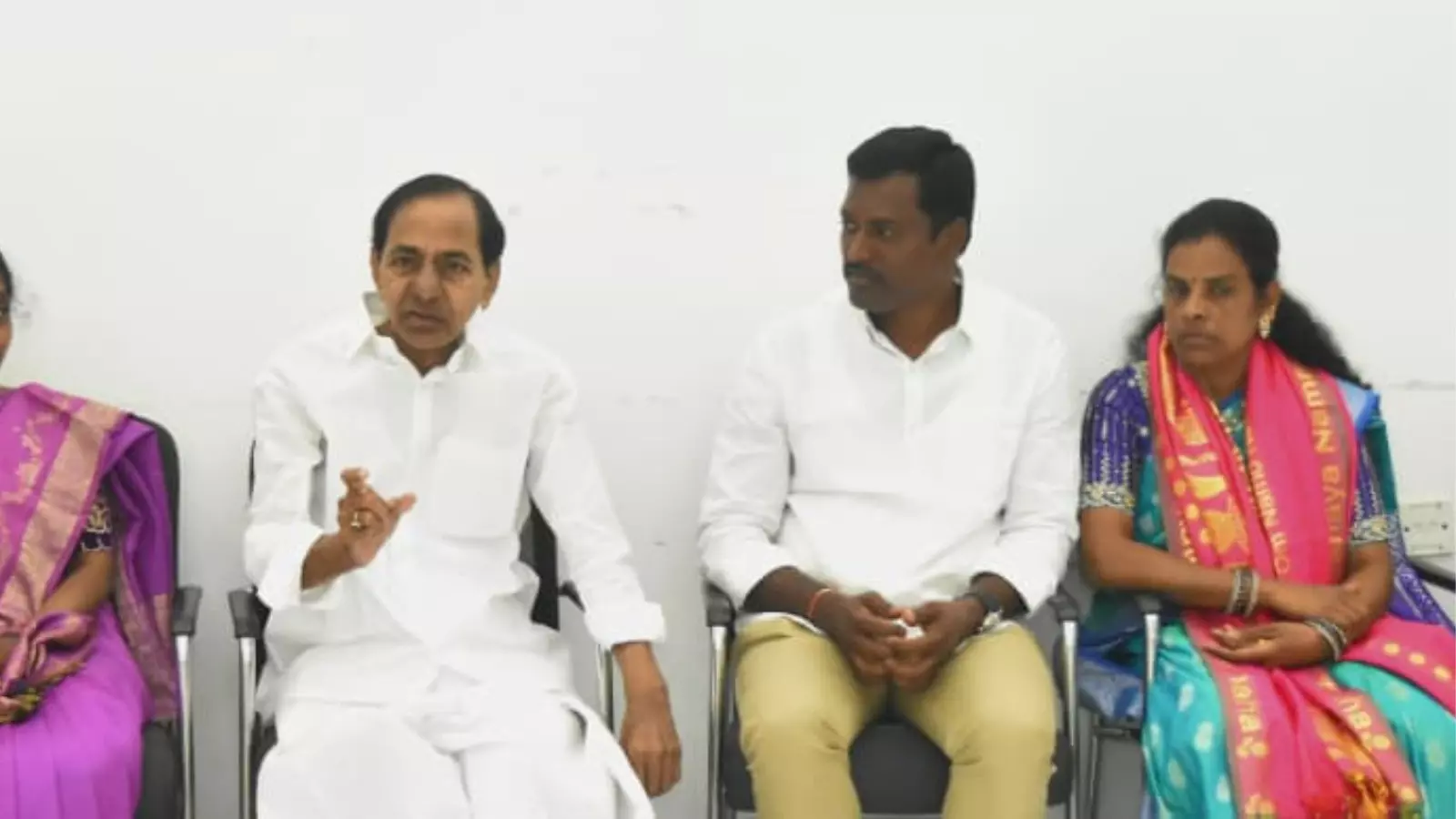 former chief minister kcr made a key announcement