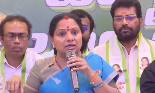 kalvakuntla kavitha once again severely criticized harish rao