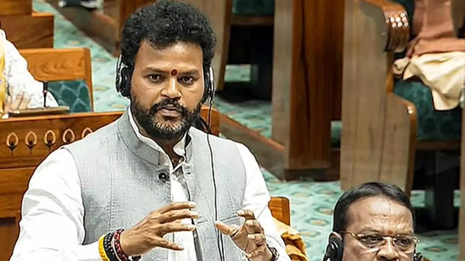 ఇండిగో సంక్షోభం పై లోక్ సభలో గందరగోళం ఇండిగో సంక్షోభం పై లోక్ సభలో గందరగోళం