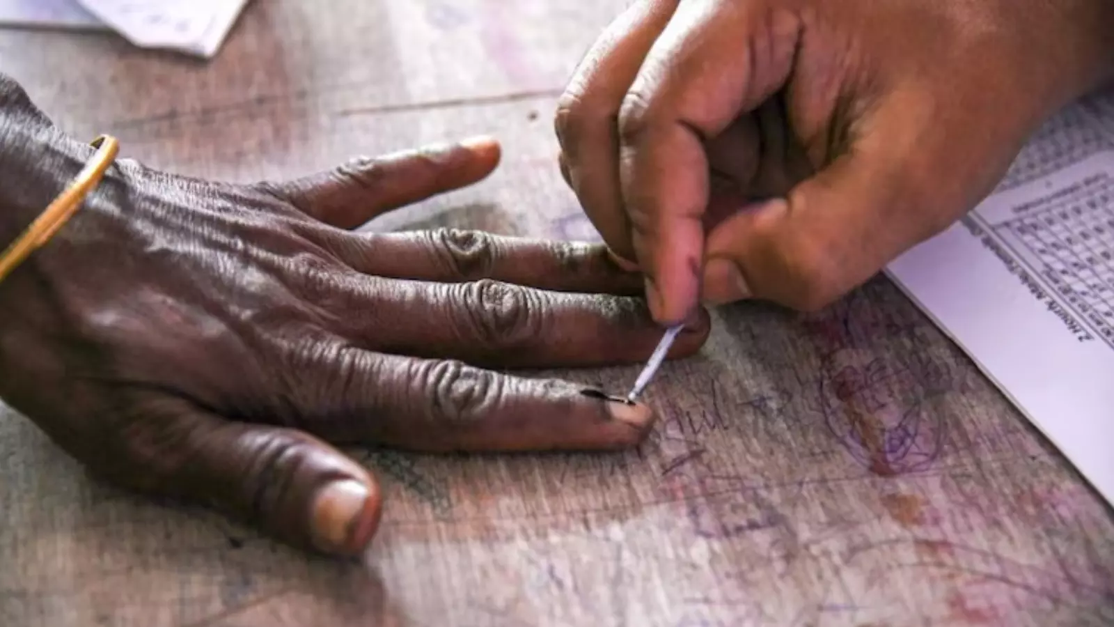 Telangana : పంచాయతీ పోరు ప్రారంభం Telangana : పంచాయతీ పోరు ప్రారంభం