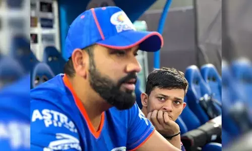 రోహిత్ ప్రేమతో తిడతాడు రోహిత్ ప్రేమతో తిడతాడు