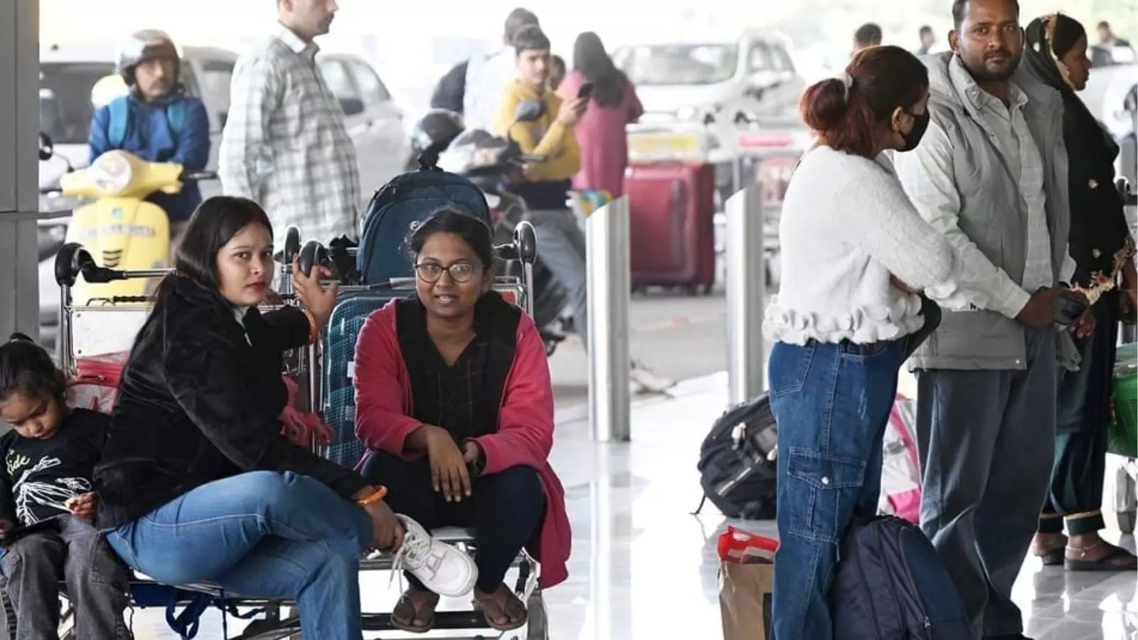 ప్రయాణీకులకు 10000 రూపాయల వోచర్లు ప్రయాణీకులకు 10000 రూపాయల వోచర్లు